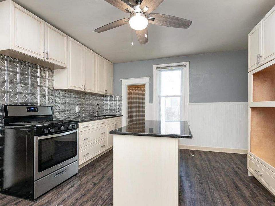 1st image of 513 19th Ave NE #1