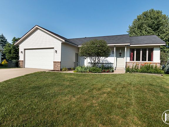 4th image of 717 N Meadow Dr
