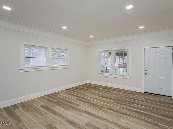 3rd image of 4124 Walker Ave