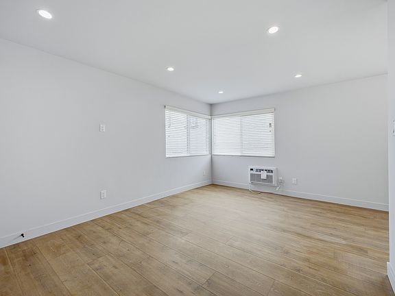 3rd image of 1738 Colby Ave APT 10