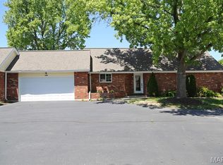 390 Windsor Pl #E, Saint Peters, MO 63376