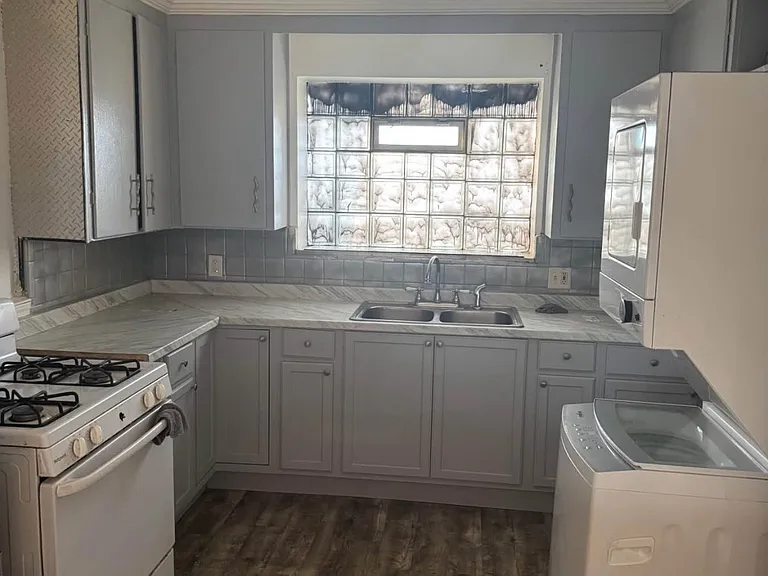 3475 Fort St #2 — Photo 1