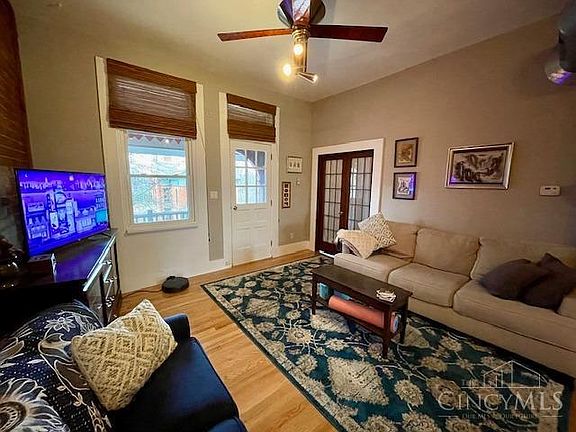 2nd image of 2118 Saint James Ave APT 3