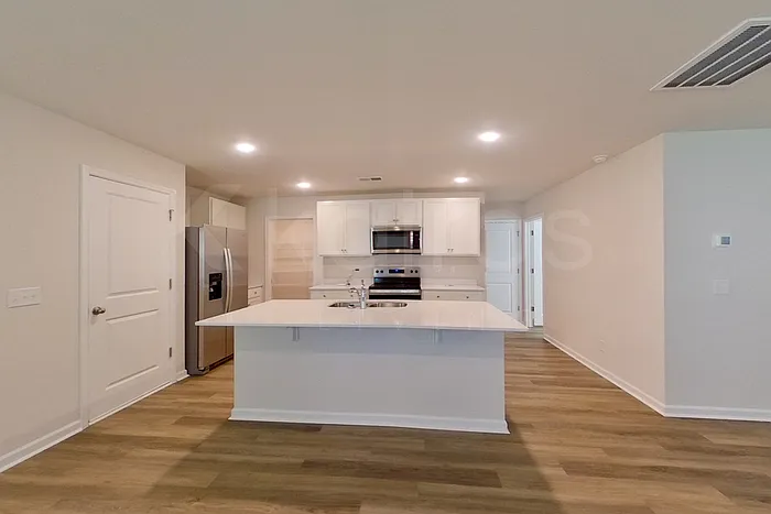 5 bed, 3.0 bath, 2361 sqft, $2,445 — Photo 4