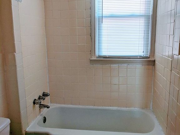 5th image of 2704 Kensington Ave APT 3