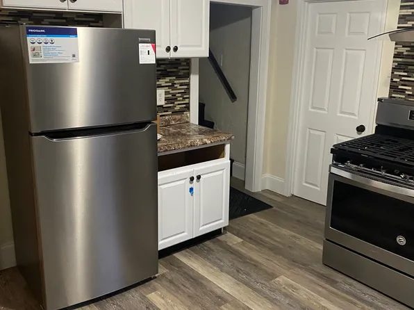 173 Porter St #4, Stoughton, MA 02072