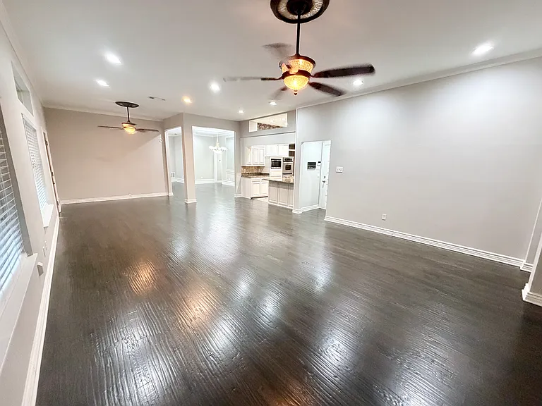 908 McCoy Dr — Photo 4
