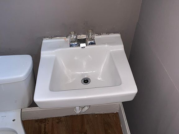 4th image of 323 Clark St APT 11