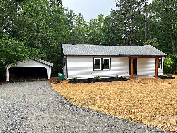 3rd image of 407 Dover Dr