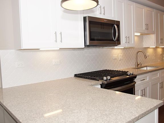 4th image of 1308 N La Salle Dr APT 2