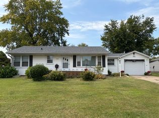 2108 Manor Ln, Peru, IL 61354