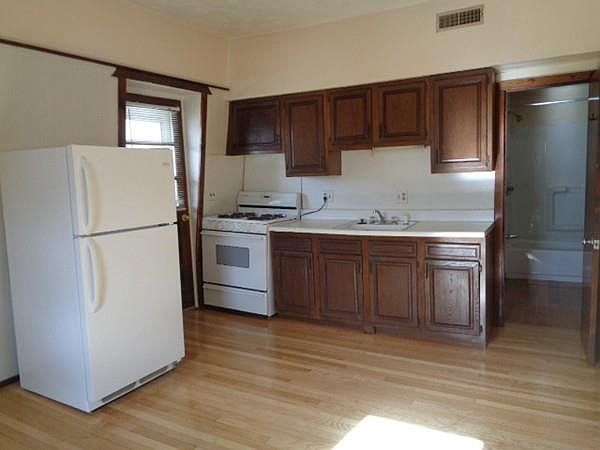 2nd image of 98 E Main St APT 5