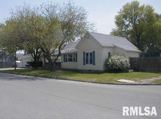 120 N 10th St, Herrin, IL 62948