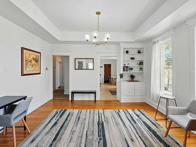 223 Edith Blvd SE — Photo 2