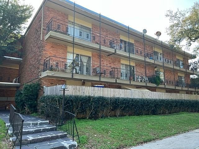 1st image of 310 Jewel St #106