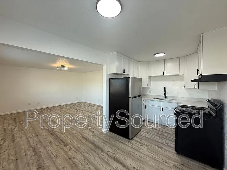 911 H St #2 — Photo 13
