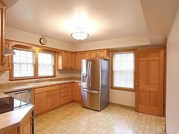 Open Eat-In Kitchen with all new Stainless appliances and custom dovetail jointed cabinetry