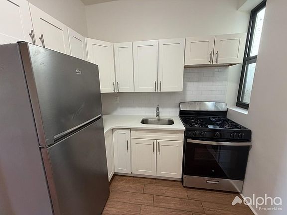 4th image of 231 Henry St #7
