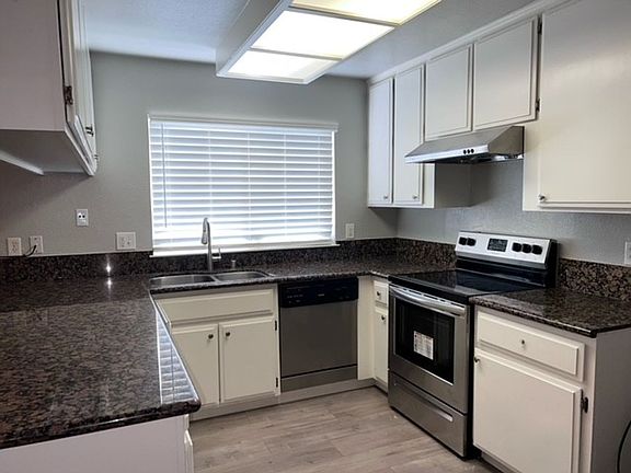 4th image of 5945 La Castana Way
