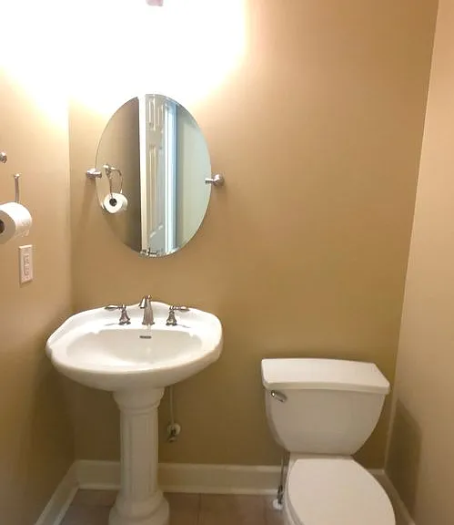 606 Lakeshore Ct — Photo 11