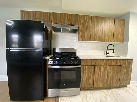 4th image of 98 S Grove St #2A