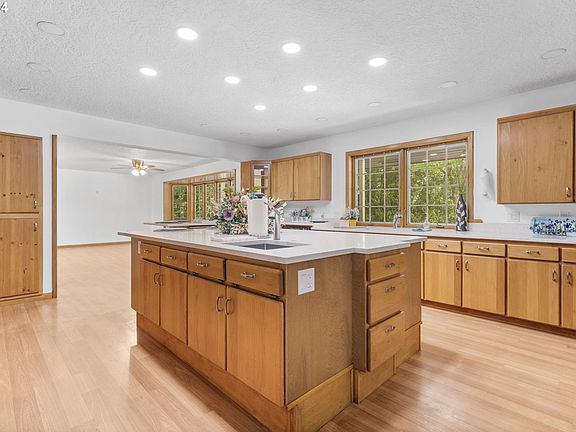5th image of 13812 NE 346th St