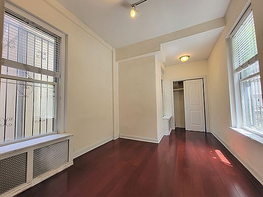 4th image of 163 E 36th St #2X