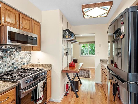 4th image of 13 Nightingale Ln #13