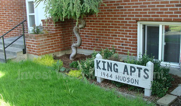 1944 Hudson St #11 — Photo 1