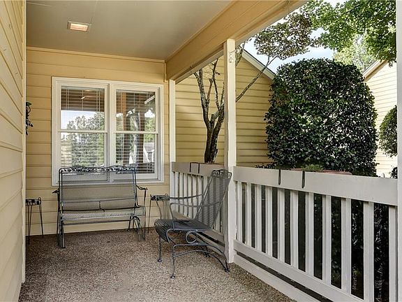 4th image of 30 Heartwood Dr