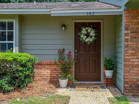 2nd image of 382 Richview Park Cir W
