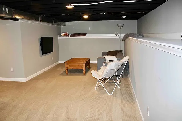 1304 N Broadway Ave — Photo 7