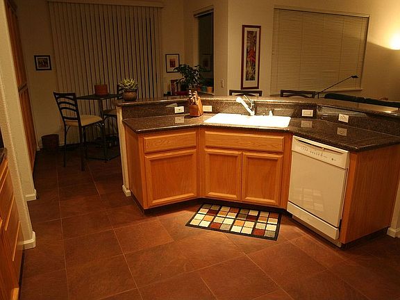 Spacious Modern Kitchen 