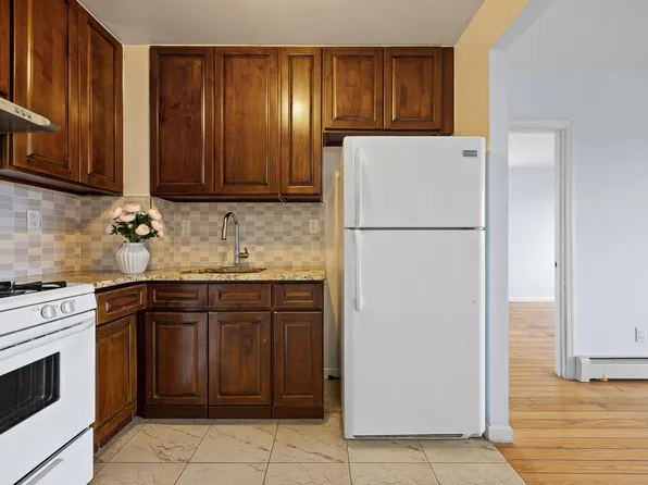 136-21 Latimer Place image 7 of 19