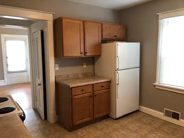4 bed, 1.5 bath, 1794 sqft, $2,400 — Photo 3
