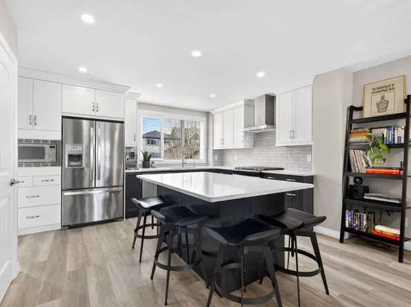 261 N Masters Rd SE, Calgary, AB T3M 3A1