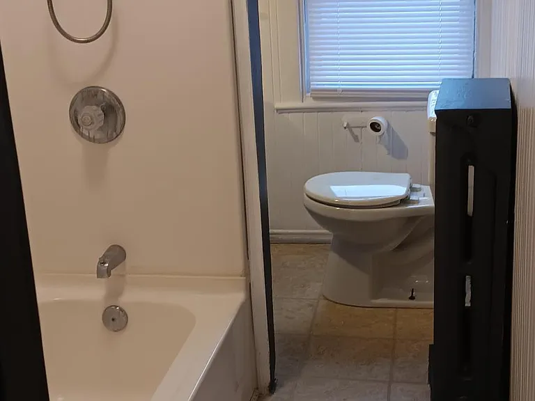 916 Centre Ave #3 — Photo 8
