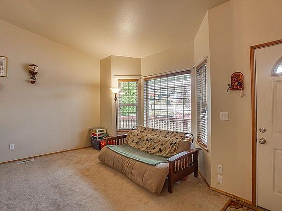 3rd image of 2411 Highland View Dr