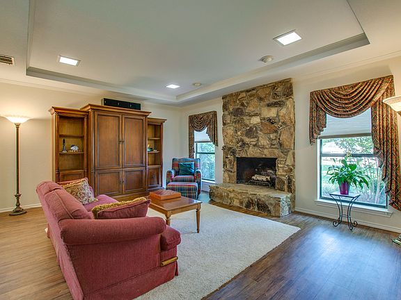2nd image of 1212 Sycamore Dr