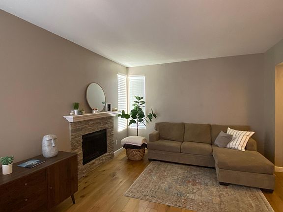 4th image of 2384 Pleasant Way Unit A