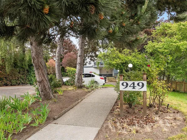 949 Cloverdale Ave #208, Saanich, BC V8X 2T4