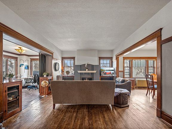 3rd image of 560 E 7th St