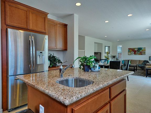 Center Island & Veggie Sink