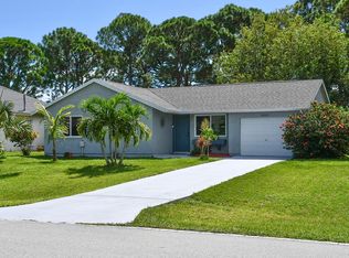 2332 SE Grand Dr, Port Saint Lucie, FL 34952