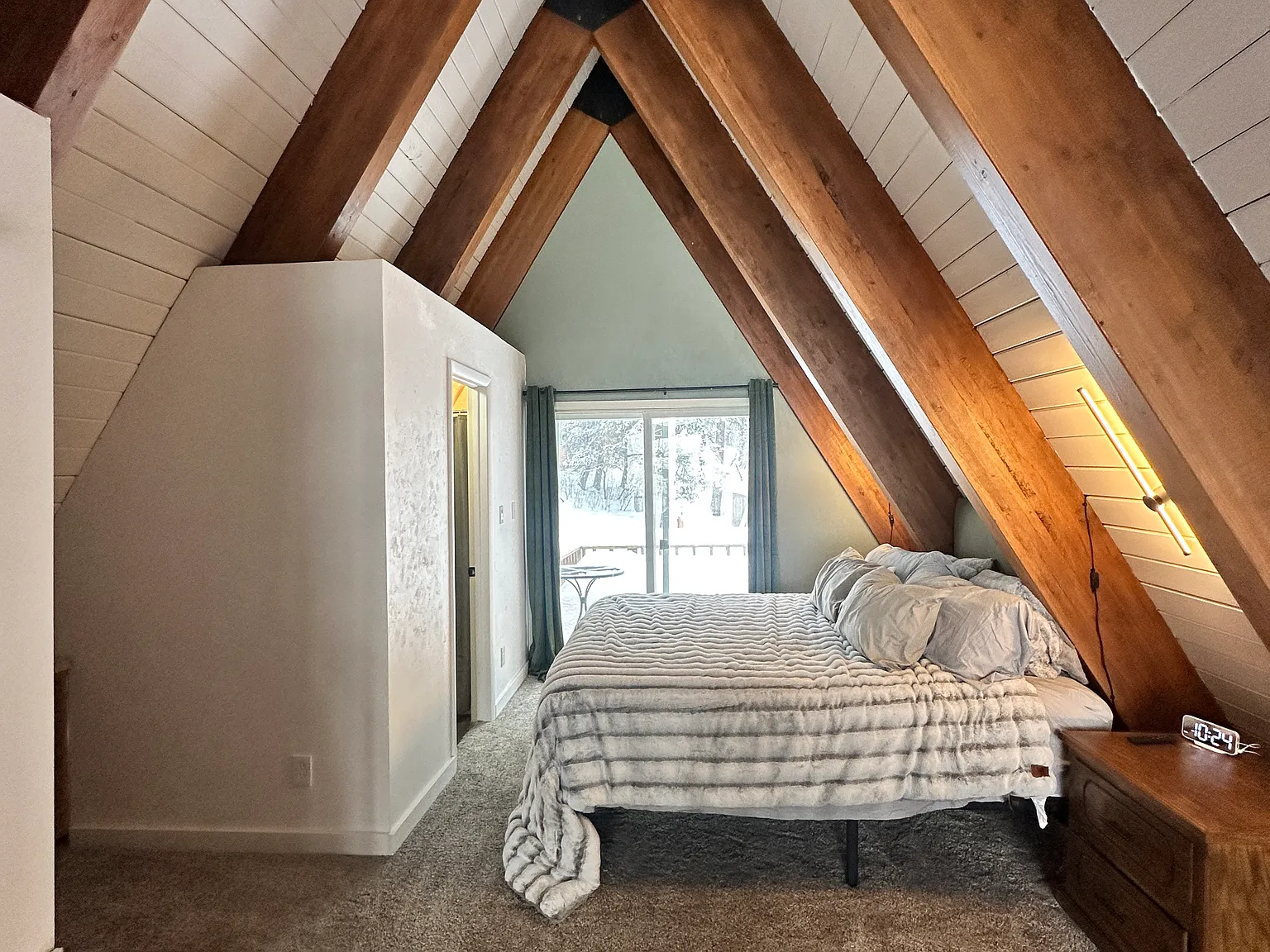 3 bed, 2.5 bath, 2300 sqft, $3,100 — Photo 4