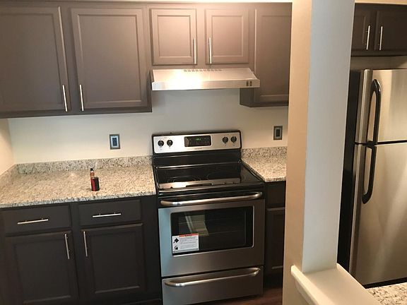 5th image of 3260 Lindenwood Dr APT F