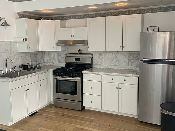 3rd image of 614 W Lovell St #3A