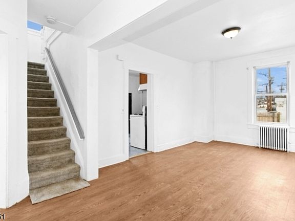 3rd image of 162 W 2nd Ave