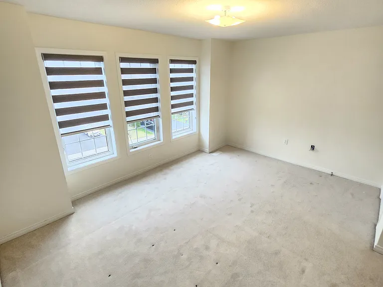 527 Old Harwood Ave E — Photo 9
