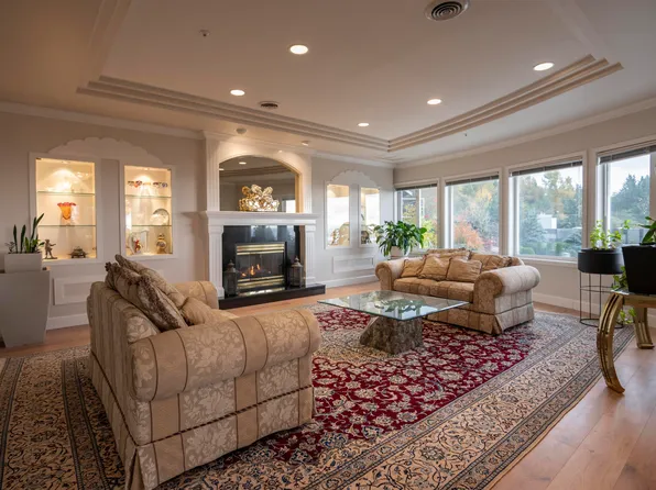 2572 Westhill Close, West Vancouver, BC V7S 3E6